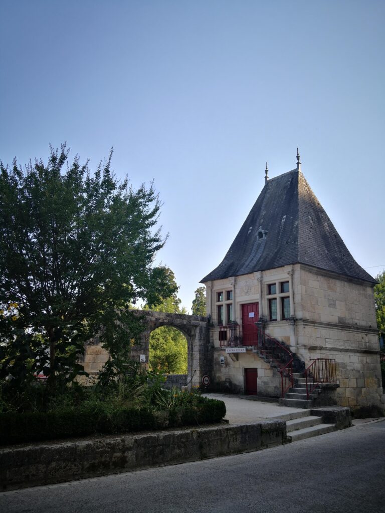 #79 Notre relation complexe aux villages